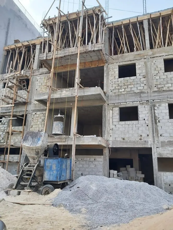 Immeuble R+4 en construction · Angré, 2021